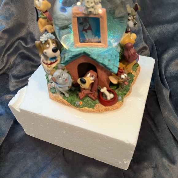 Vintage Disney dogs music box globe - Picture 2 of 9